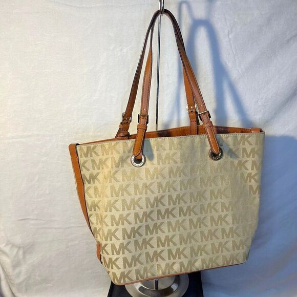 Michael Kors Jet Set Jacquard Signature Tote with Tan Leather Trim - Picture 3 of 9
